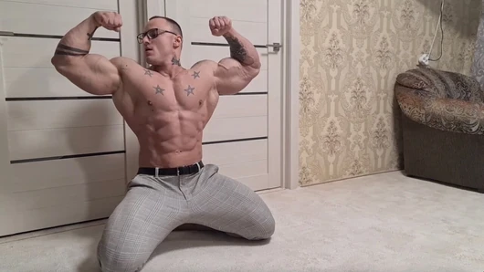 Bodybuilder Hunk Strip Show