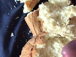 Cum na chlebie
