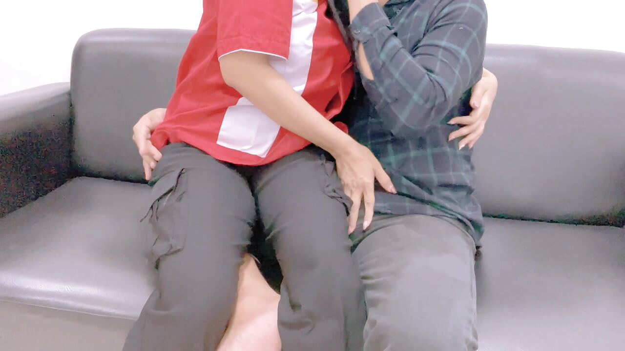 Invite a girl in a work uniform at a gas station to the villa, the girl is obedient