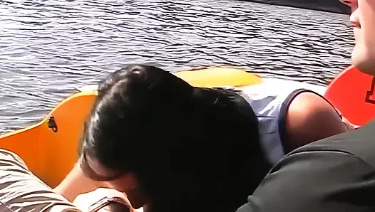 Raw and hard: memek cewek nakal rambut pirang ini dientot habis-habisan sampai dicrot di dalam