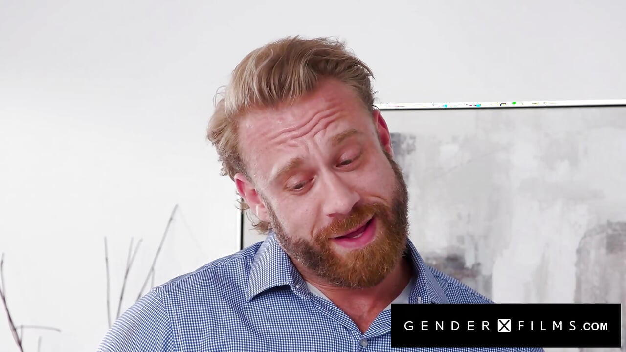 GENDERX FILMS - A lição de golfe privada da chefe trans sexy Eva Maxim termina em foda hardcore no escritório
