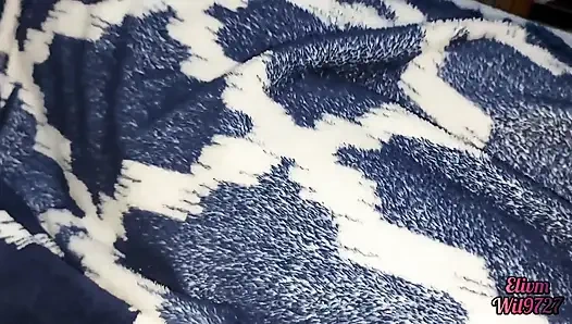 Трогаю мою сводную сестру в трусиках