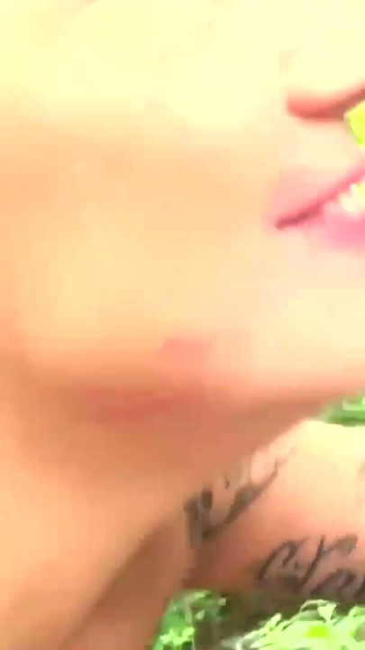 Kira aus Hamburg fickt 2 dicke Pimmel | Clip 1