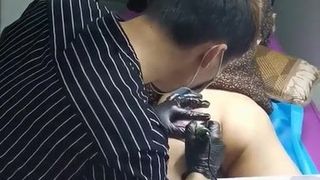 Darmowy kutas do ssania z każdym zakupionym tatuażem, nowy w Japonii