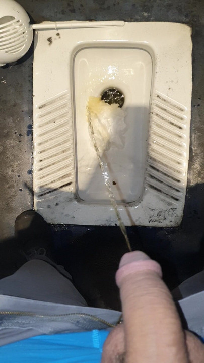Pissing in public toilets 💦😋🐷🥒 enjoying