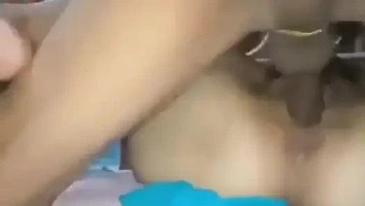 Memakan memek krim dan basah kepada istriku