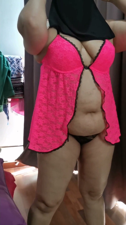 Arab milf with big naturals saggy tits | Clip 2