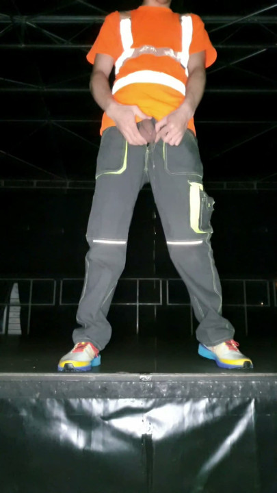 Sexy (Pissing) Worker | Clip 1