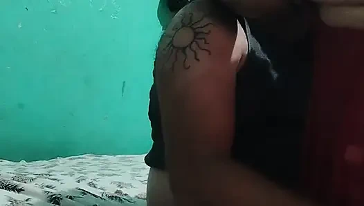 Горячая мама сосет член в нижнем белье