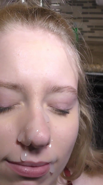 Maella (kalllie Taylor) -sucks You off in the Kitchen