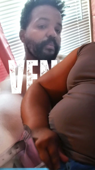 Sort reagerer på sin egen cumshot-video! | Klip 1