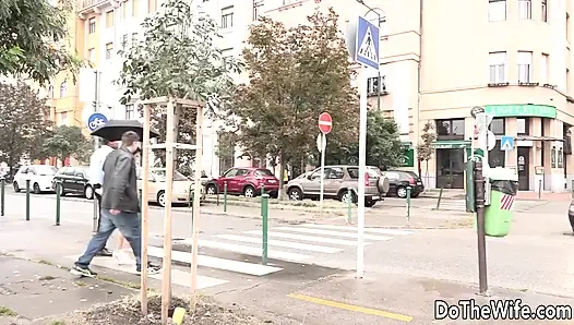 Шлюховатая жена Mira заставляет ее мужа поедать сперму из большого черного члена