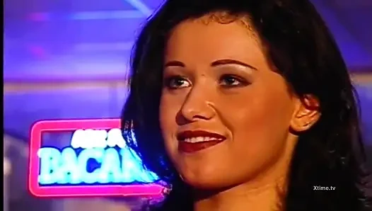 Gara-gara nggak cukup muasin lubang pantatku pakai dildo, tiba-tiba muncul lidah yang berpengalaman untuk dijilat!