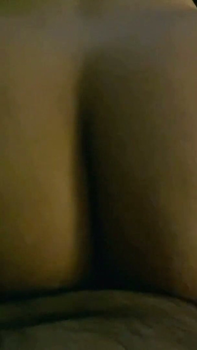 Milf joven tetona con tetas grandes se la coge después del gym con su corpiño negro deportivo mientras sus tetas rebotan como locas | Clip 1
