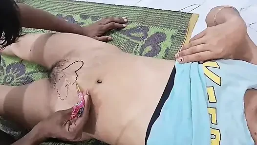 Design mit Mehndi in der Muschi (Burr)