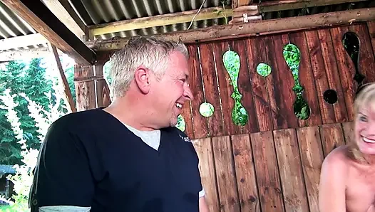 Azgın Ev Kadınları Çifte Penetrasyonlu Grup Seks Partisi