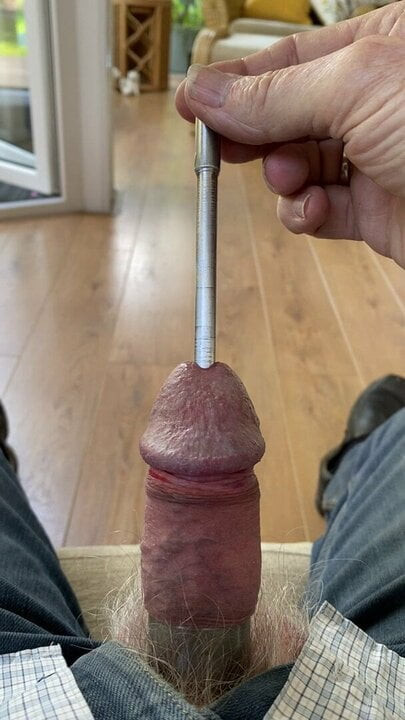 長いチンポが鳴る