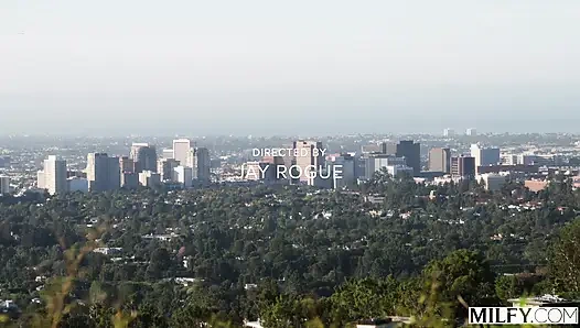 Orta yaşlı seksi ikonik orta yaşlı seksi kadın Sara Jay ilk orta yaşlı seksi deneyimde büyük büyük zenci yarağı tarafından sert sikiliyor