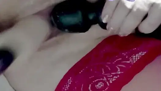 Vagina yang sangat basah close-up, vibrator pada klitoris, mesin seks vagina fuck