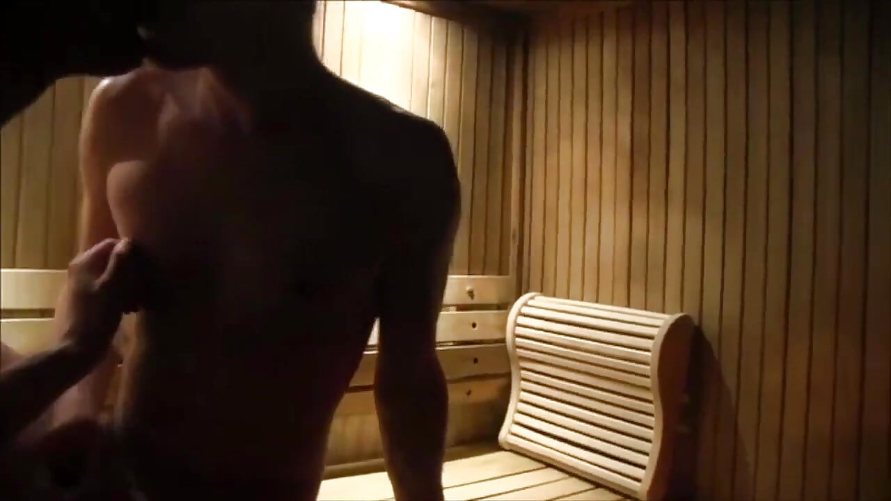 Raael fucked by Kamerin in sauna