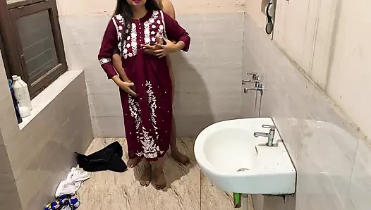 En iyi arkadaşımın karısı saara yengeyi sert sikiyorum, tam Hintçe video