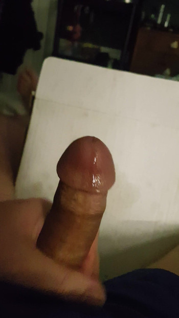 Simogatom és csöpögök a precum.