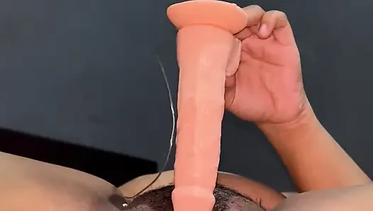 Fışkırtana kadar sikişme dürtüsünü tutamayan hamile bir kadın