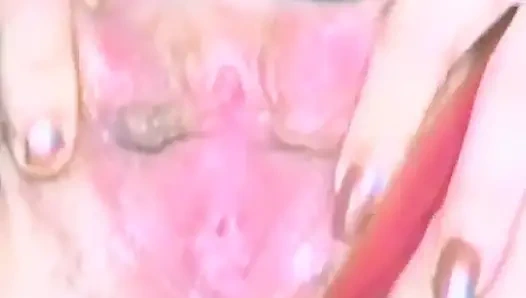 Брюнетка с маленькими сиськами занимается четырьмя дилдо