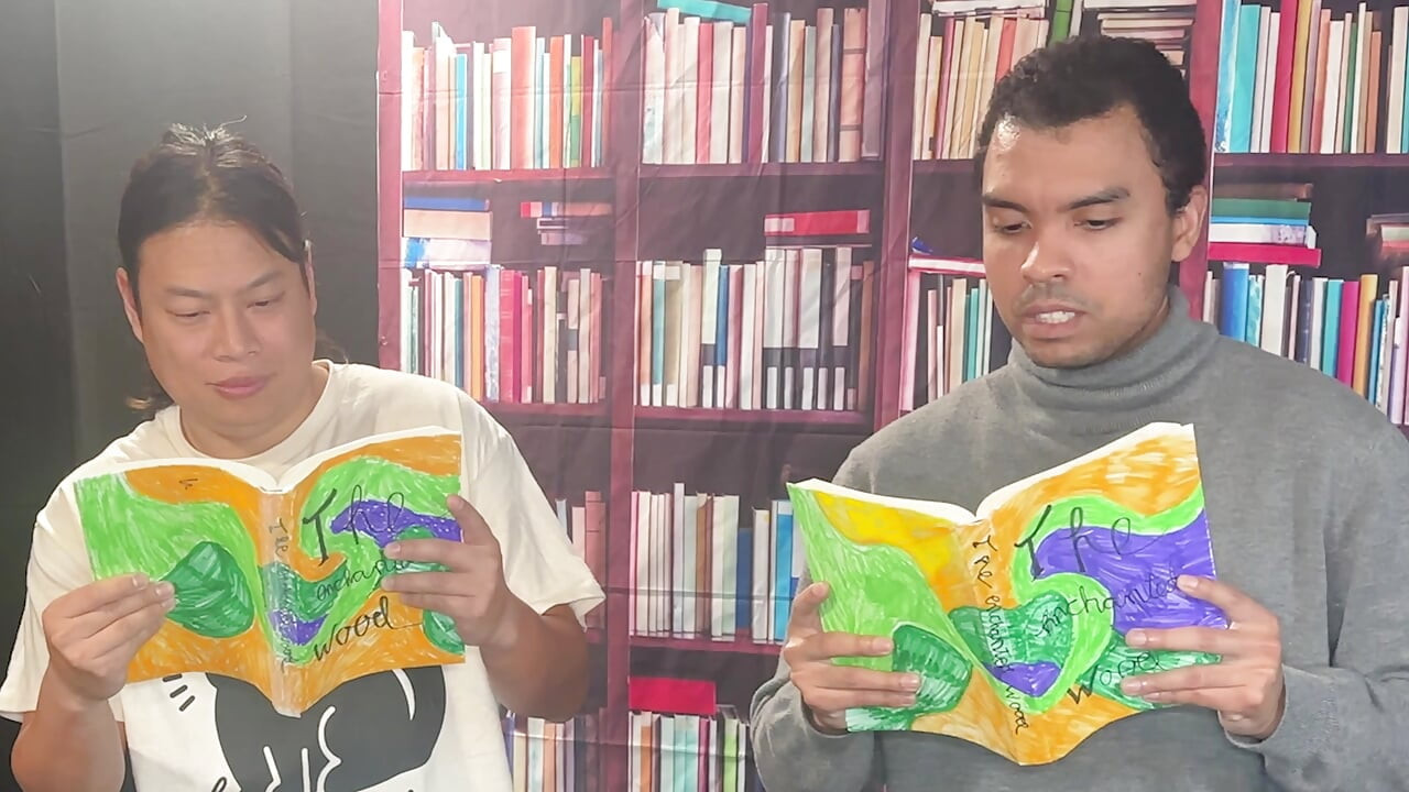 Enrolado em um livro - Cliff Media Productions