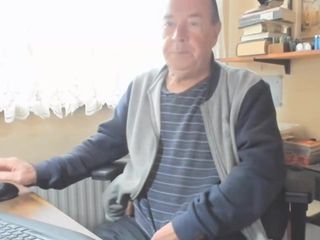 Un homme de 69 ans de Niderlands 4