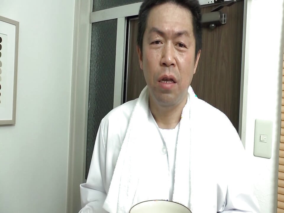 P123G03 The soba restaurant found out that she was masturbating according to the screen while watching AV...