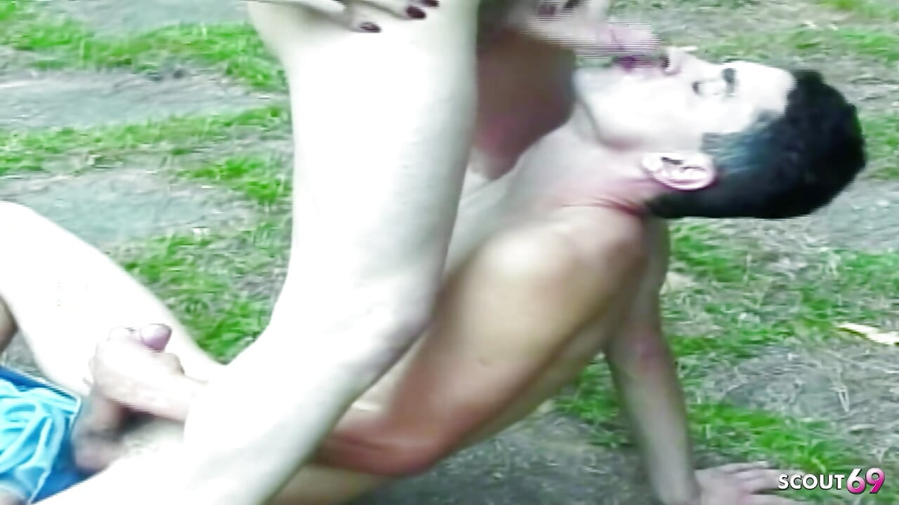 Ladyboy scopa il nuovo fidanzato all'aperto per la prima volta anale