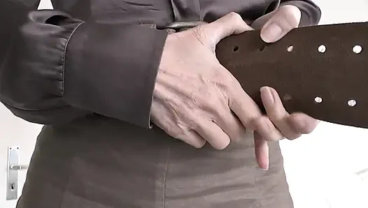 Aufregender gürtel fitting mit einem wäscherock, teil 2, lady victoria Valente