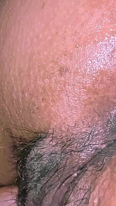 Me afeo el coño y el ano de mi novia | Clip 3