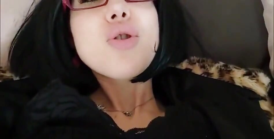 Chantal Channel em: Sujo corno perdedor, você sabe o que sua esposa faz?