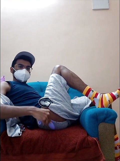 Desi gay quente em webcam strip, cu apertado, dildo, mijo e ejaculação