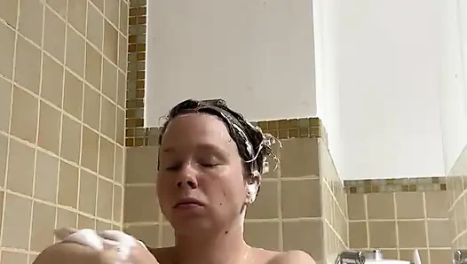 Teen with Hot Sagging Tits