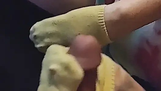 Disney sockjob - footjob kaus kaki minnie mouse - ngocok kontol dengan kaus kaki warna kuning - muncrat