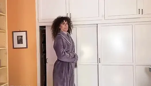 Jewish Mommy Catches You Staring at Her Undressing Ends in Risky Creampie