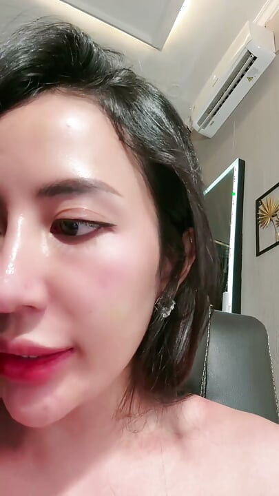famous girl in indonesia rubbing her pussy showing her big tits horny