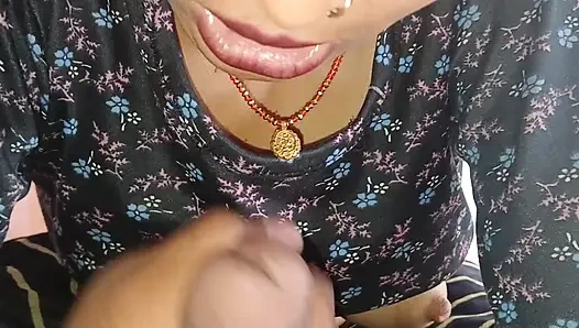 Bhabhi mulut pendek muncrat mengambil cume