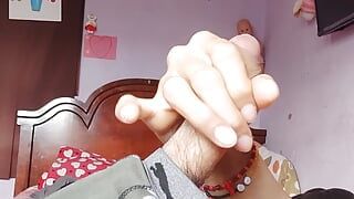 Un ex touche sa bite devant la caméra... Grosse bite