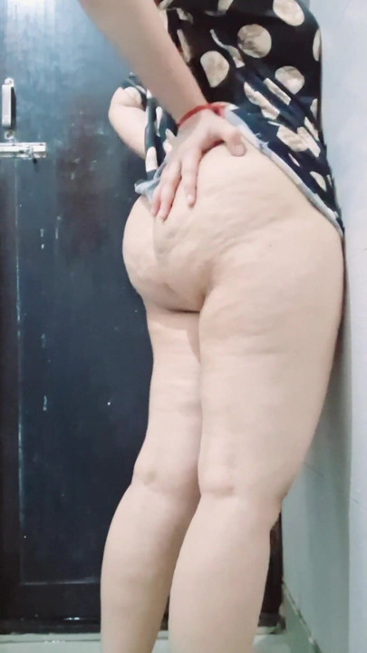 Indian desi cousin caught while bathing, hot indian girl | Clip 1