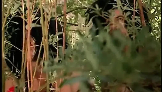 Terk edilmiş plaj tanıkları güzel bir sarışınla ateşli sikişiyor