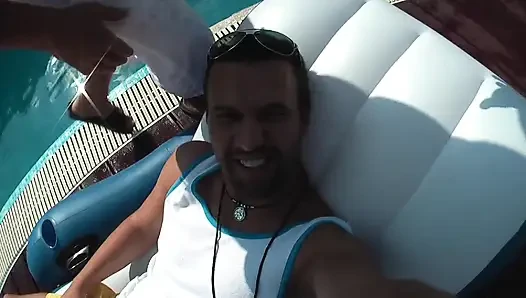 Wilde Pool-party-orgie Mit Blondinen, Die Große Schwänze Lutschen