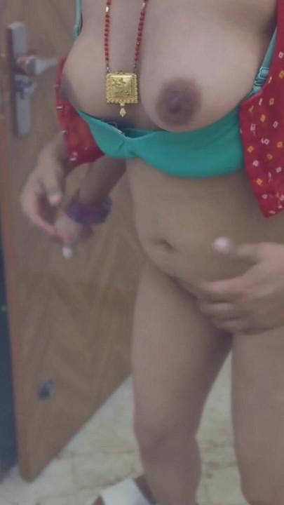 Aunty Ki Chuchiya ke saath Unki Choot Bhi Sek Di aur Garami ka Liya Param Aanand.. | Clip 2