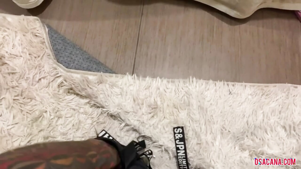 Шкурка її дупи великим членом