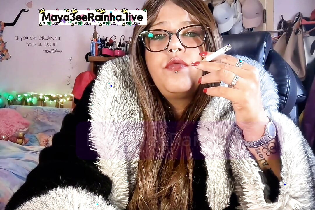 Chainsmoking Queen in Fur BBW MILF Green Eyes, Red Nails, Lips & Ignoring You