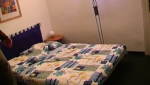 Geile MILF reitet dicken schwanz im dampfend schlafzimmer