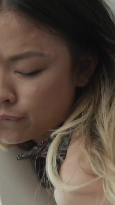 Tiener Aziatisch schoolmeisje Lulu Chu zuigt het goed | Clip 2